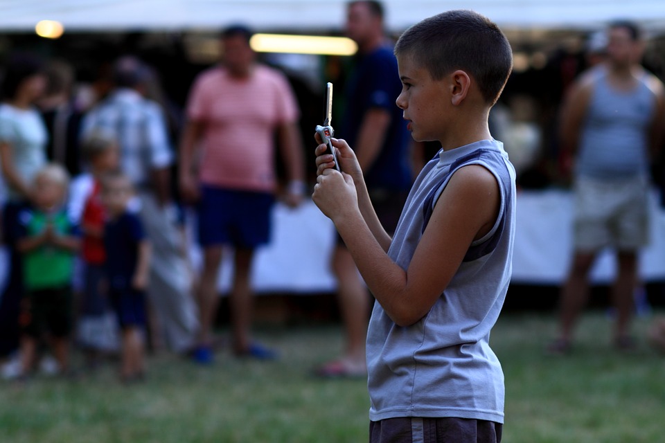 Djeca I Mobiteli Stvarna Potreba Ili Opasna Igra Ka