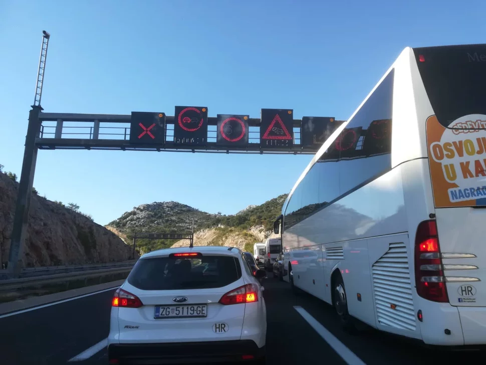 Video Zastoj I Kilometarska Kolona Na Autocesti A U Smjeru Zagreba