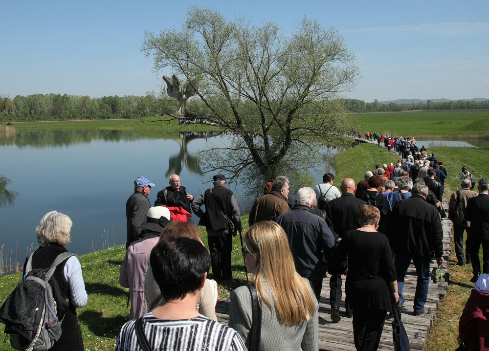 VIDEO/FOTO Komemoracija U Jasenovcu Na Jednom Mjestu Okupila Državni ...