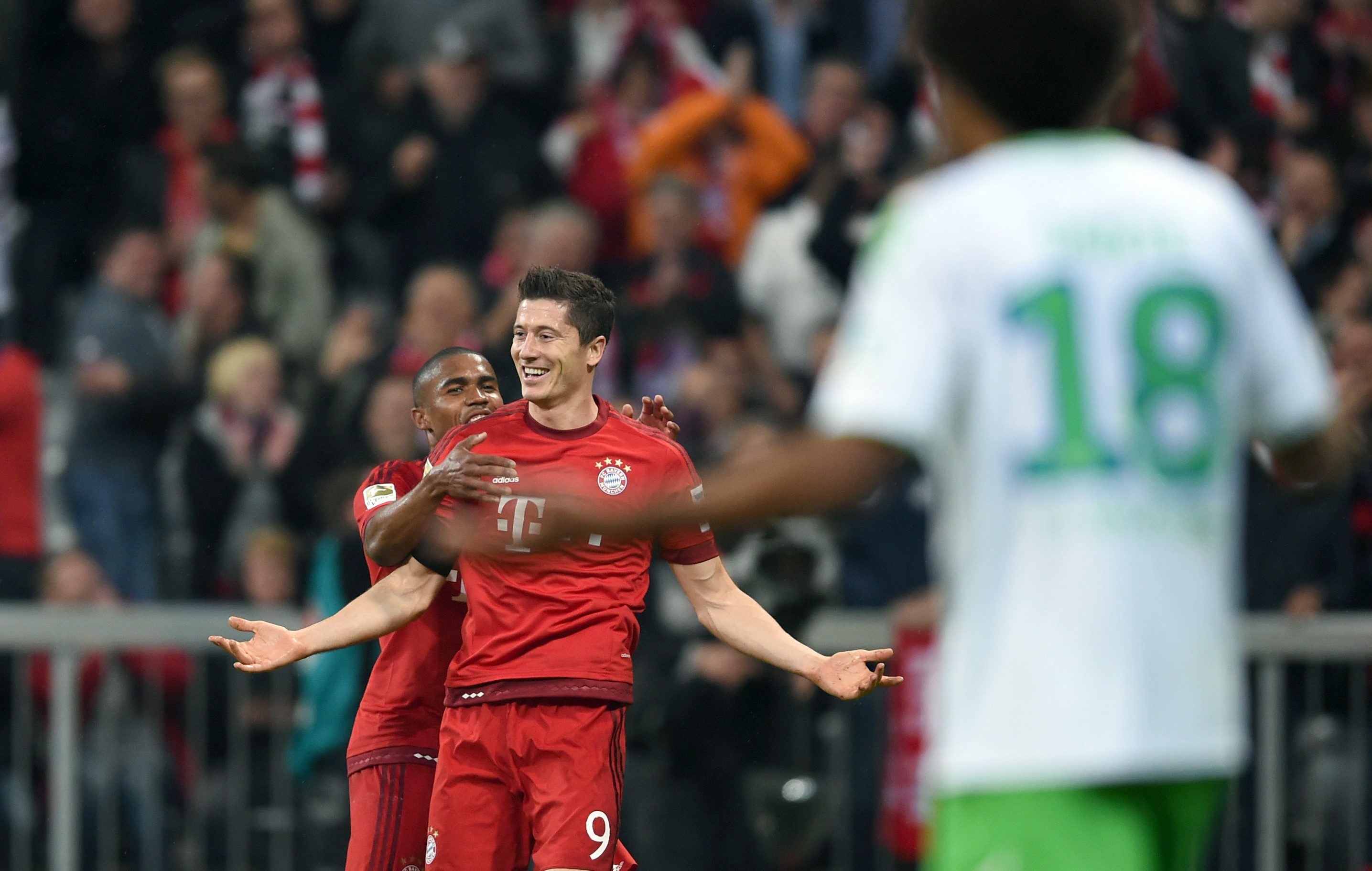 Как забили 5 голов. Lewandowski Wolfsburg. Левандовски Вольфсбург 5. Левандовски 5 голов за 9 минут. Марсельбахмфкпфорцхаймгермания 5бунсеслига.