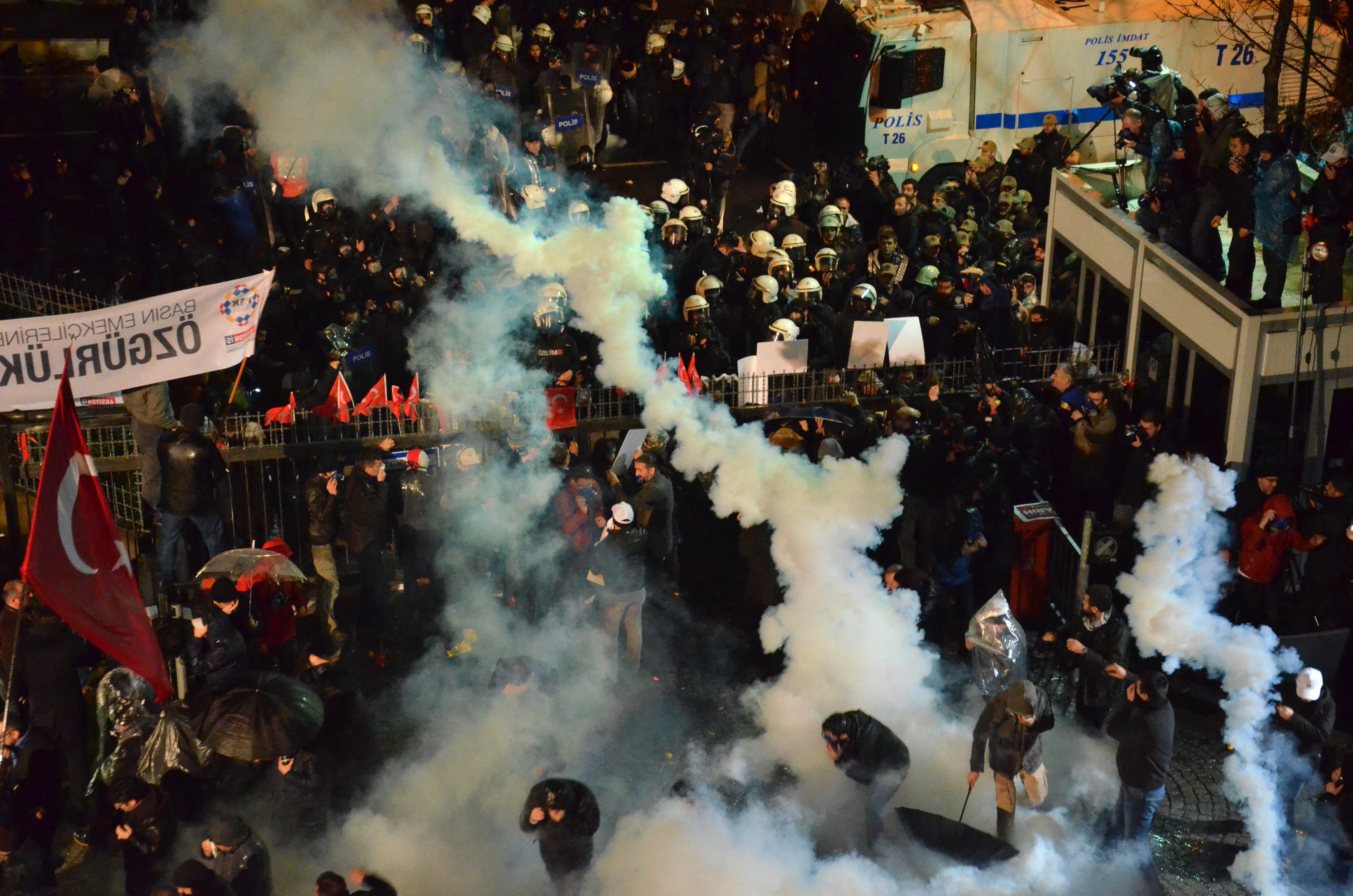 Беспорядки в турции. Митинг в Турции.