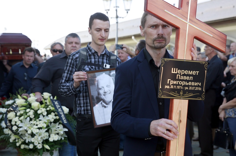 Новости про шеремета. Павел Шеремет похороны. Минске похоронили журналиста Павла Шеремета. Похороны Павла Шеремета. Павел Шпунтенков могила.