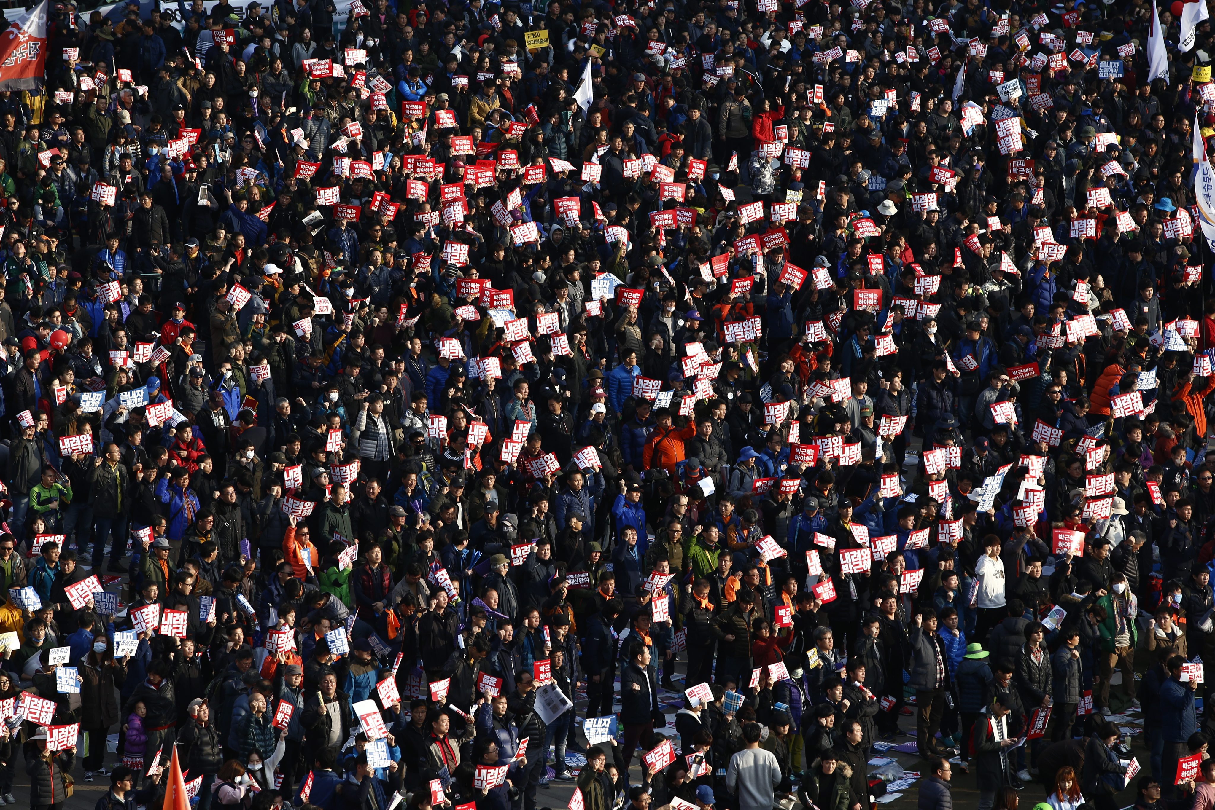 1000 человек. Южная Корея митинг протеста против президента. Митинг в Южной Корее 2016. Протесты в Южной Корее 2016. Сотни тысяч людей.