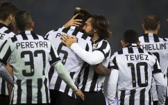 epa04500253 Juventus' Paul Pogba (C-L) celebrates with his teammate Andrea Pirlo (C-R) after scoring the 1-0 lead during the Italian Serie A soccer match between SS Lazio and Juventus FC at Olimpico stadium in Rome, Italy, 22 November 2014. EPA/CLAUDIO PERI