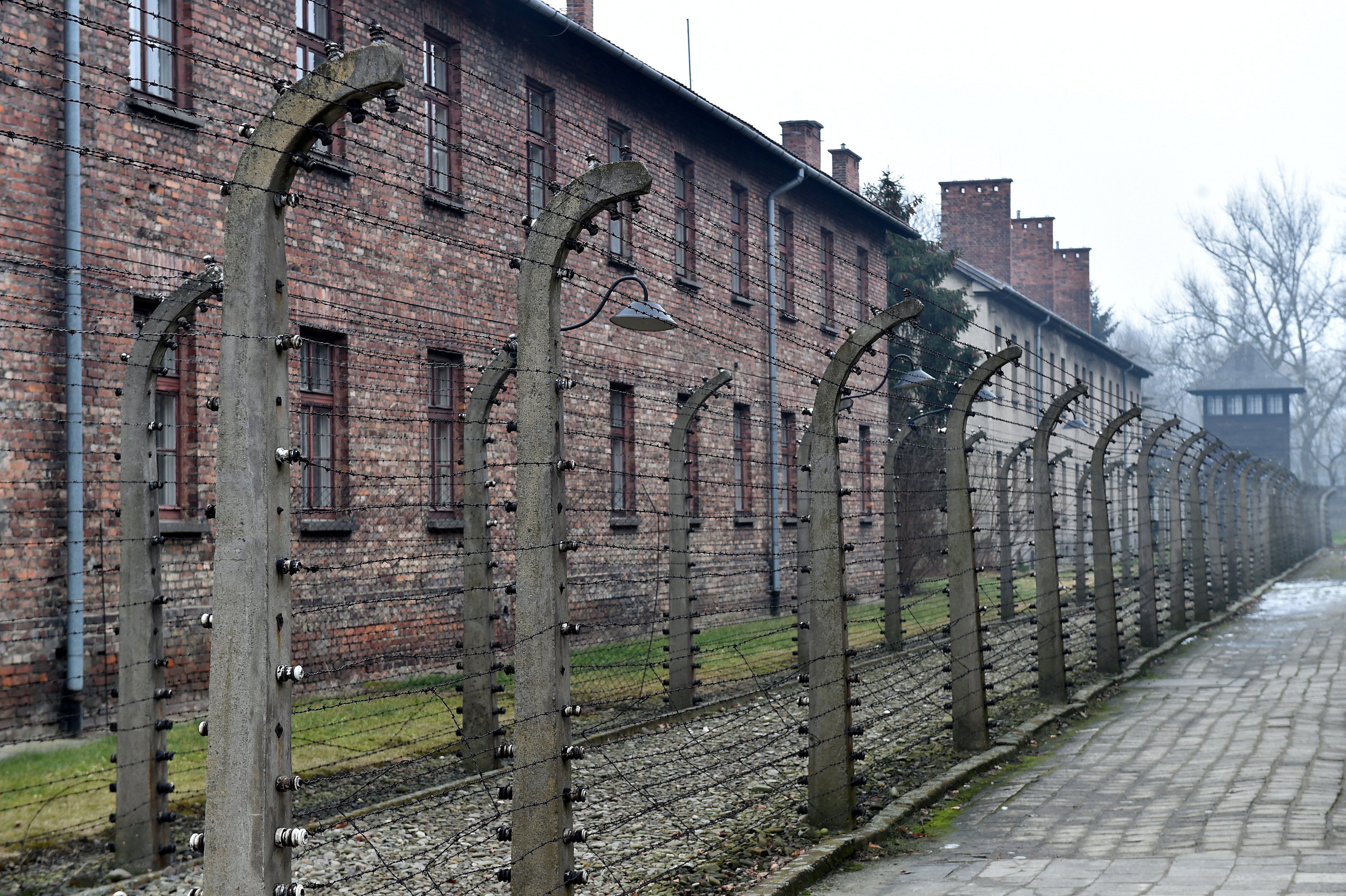 Концлагеря германий. Концентрационный лагерь Освенцим (Auschwitz concentration Camp), Польша. Лагерь Освенцим в Германии. Холокост Аушвиц Биркенау. Немецкий лагерь Аушвиц.