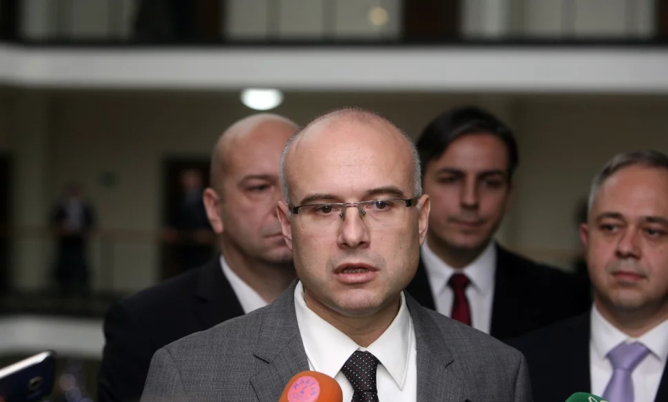 Sns Odlučio Miloš Vučević Izabran Za Novog Predsjednika Stranke Sns Odlučio Miloš Vučević Izabran Za Novog Predsjednika Stranke