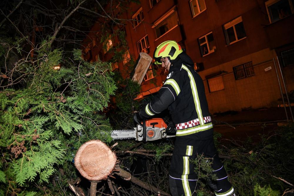 Olujno Nevrijeme Pogodilo Sjever Hrvatske: Kidalo Krovove, čupalo Stabla...