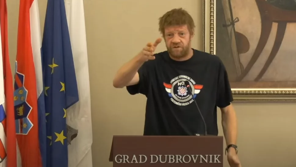 Ivica Roko ponovno napravio show u Vijeću: Došao u majici HOS-a i pitao ...