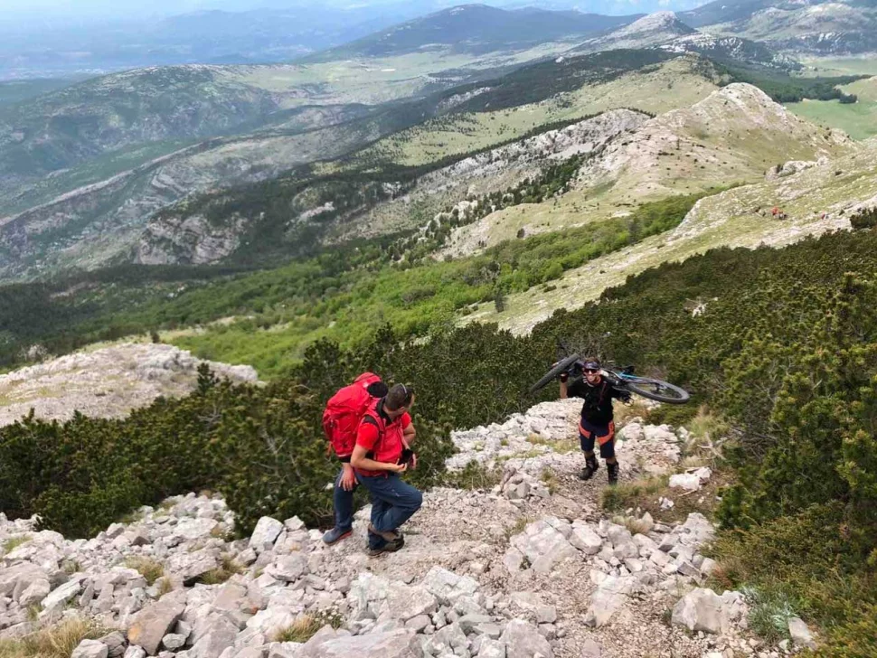 Isplivala Mra Na Tajna Koju Skriva Dinara Sumnjamo Na Strane Agencije