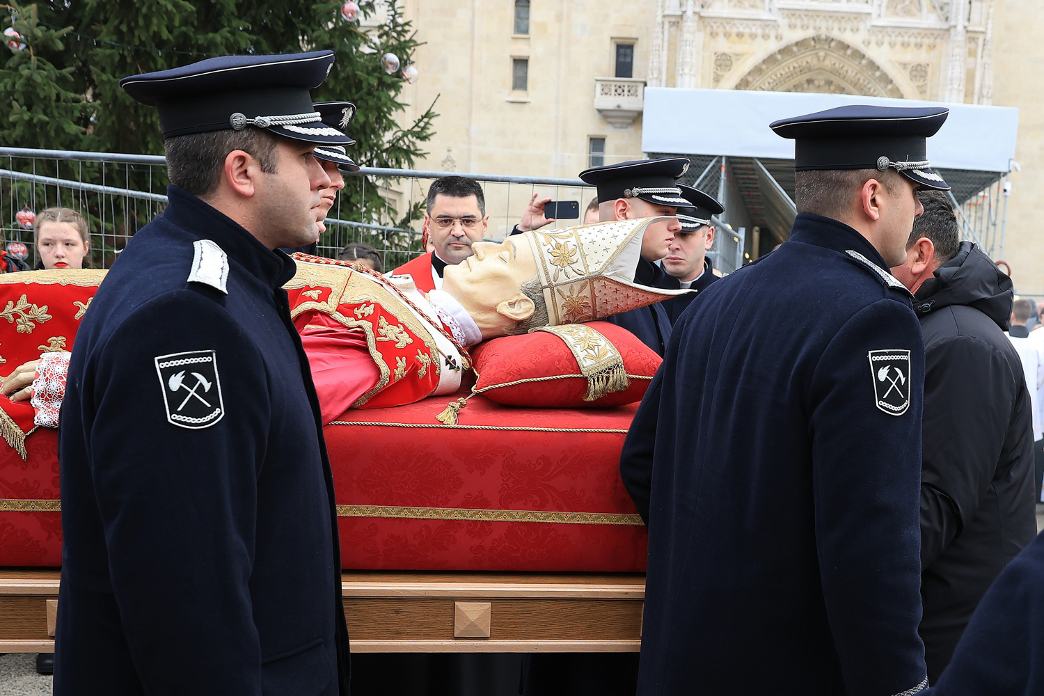 Stepinčeve relikvije vraćene u zagrebačku katedralu: Prije toga zaustavljene na važnom mjestu