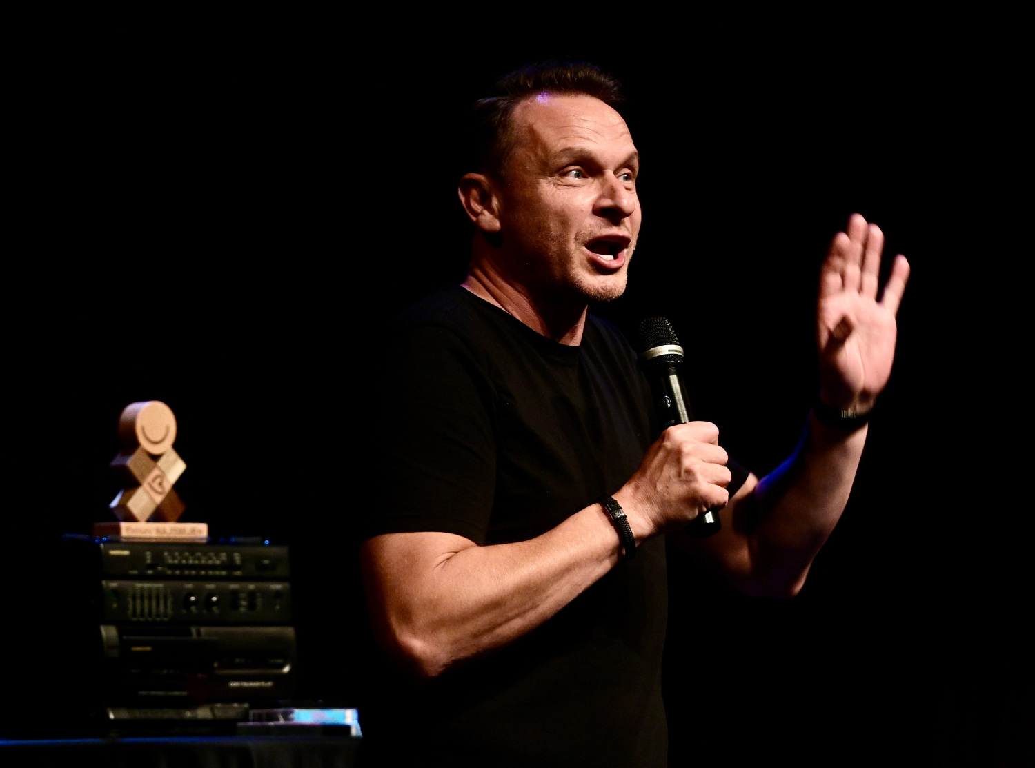 Enis Bešlagić prisjetio se rane mladosti: 'Došlo par budala i krenulo ratovati'