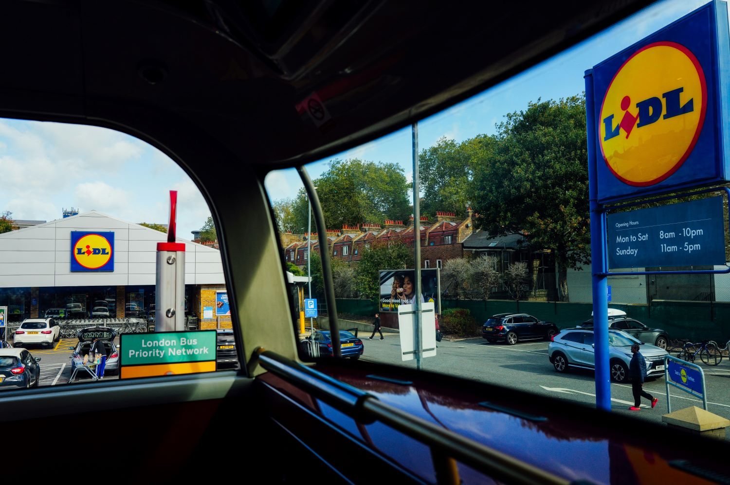 Janša pozvao Slovence na bojkot Lidla: Reagirao zbog uklanjanja križeva s ambalaže