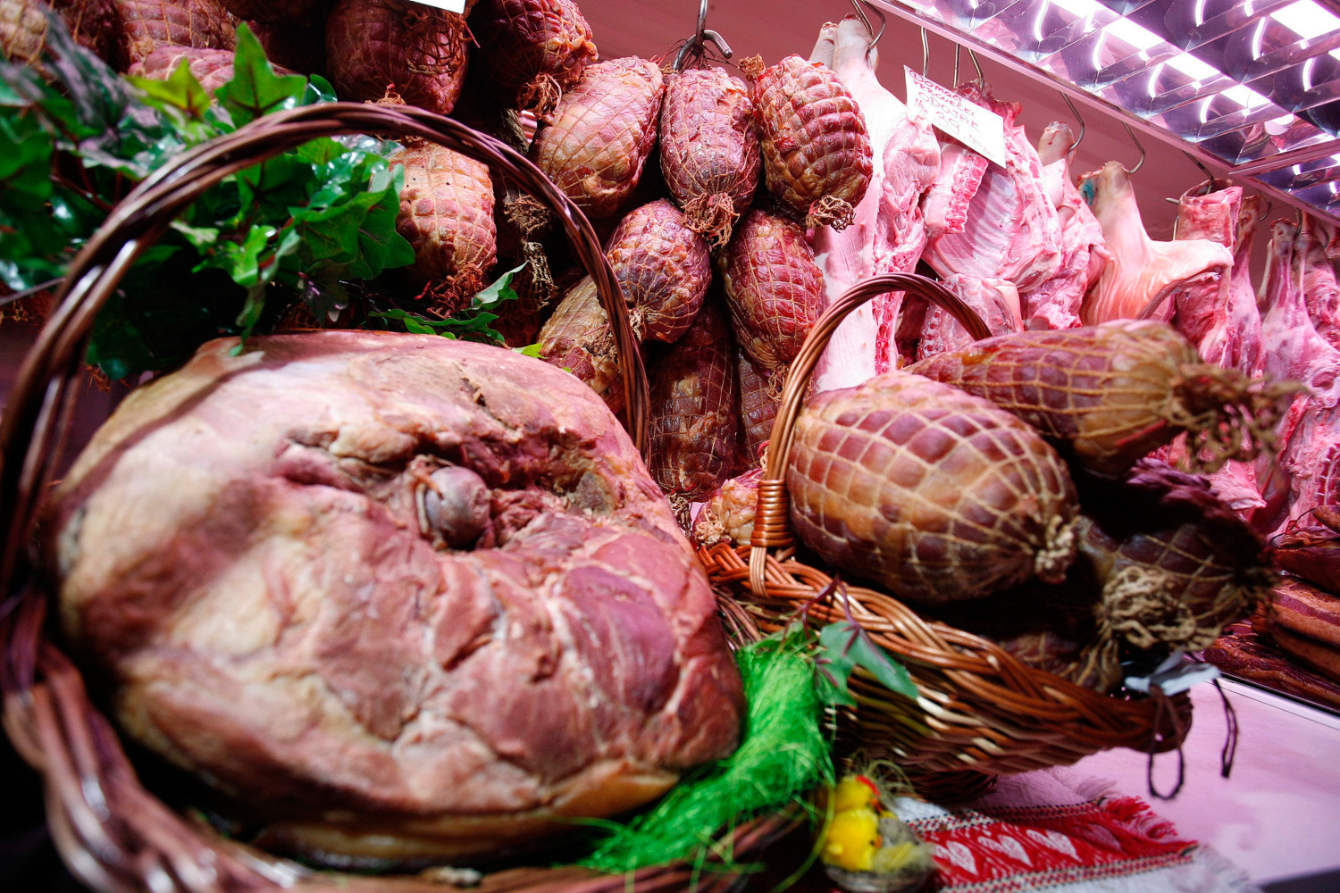 Nije slučajno: Evo zašto su baš ove namirnice na svakom uskrsnom stolu