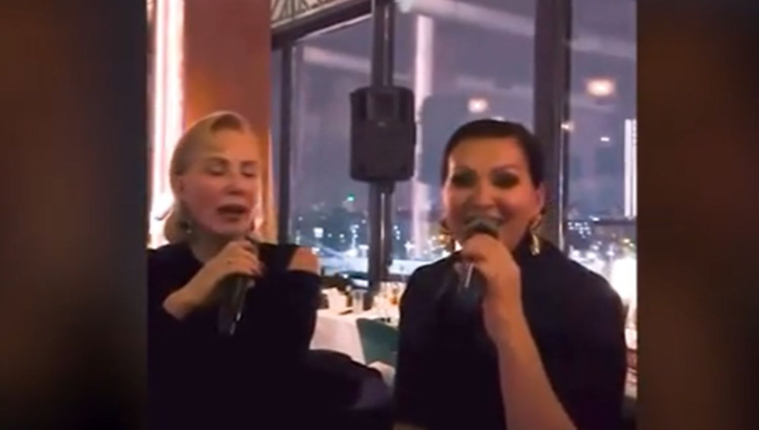 Nina Badrić s Lepom Brenom usred Beograda zapjevala hit poznate Hrvatice