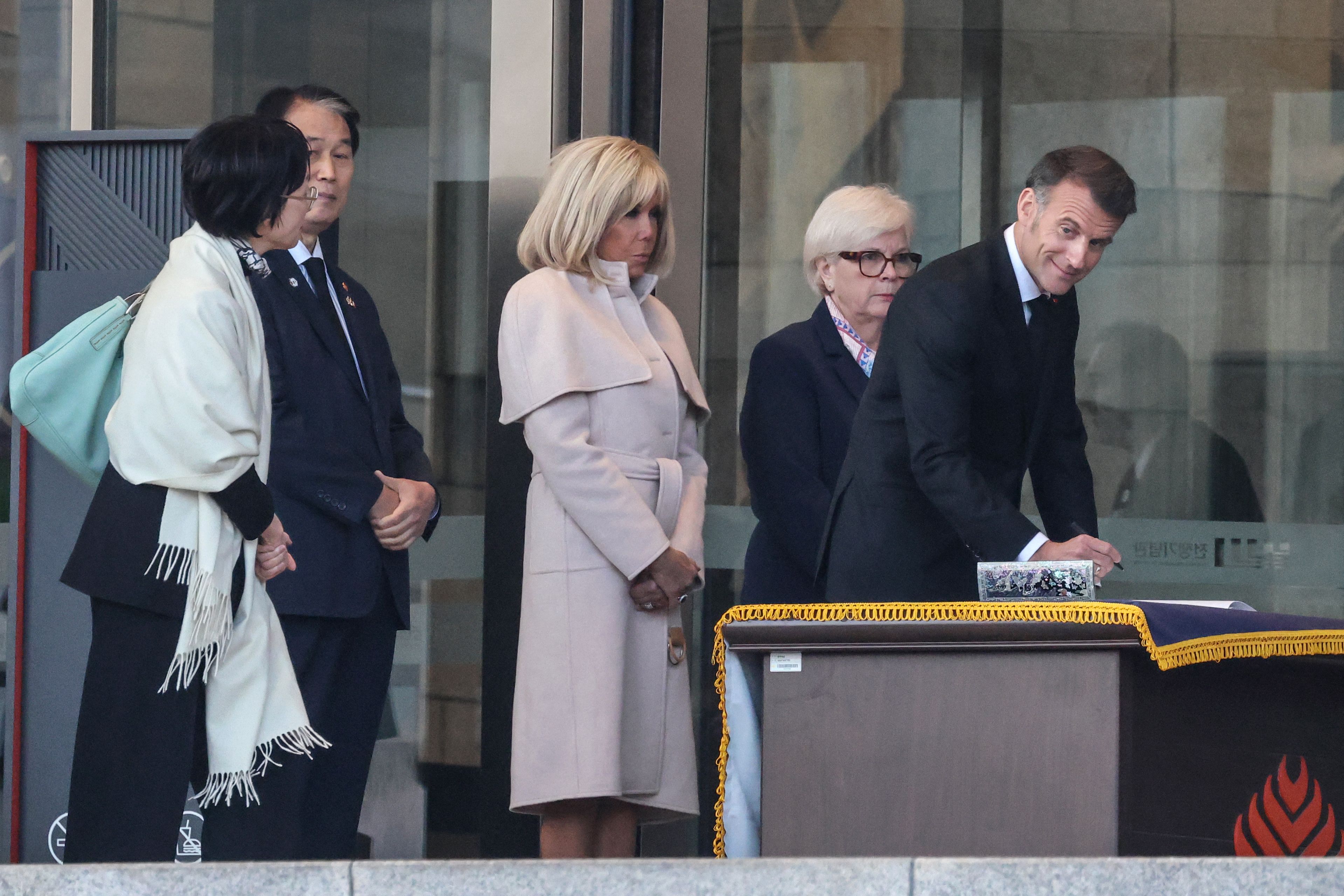 Macron ponizio Trumpa zbog izjave o Brigitte: 'Neprikladno, nerealno, previše priče...'