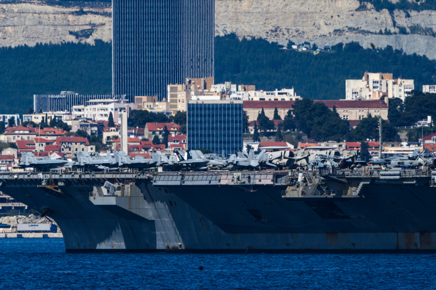 Najveći ratni brod napustio Split i odmah poslao poruku: 'Ford je potpuno spreman'