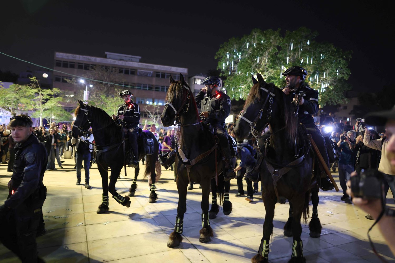 Izraelci prosvjeduju protiv rata s Iranom: 'Policija pokušava ušutkati naše glasove'
