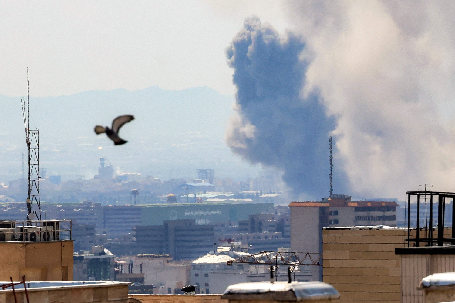 Trump odgovorio na nove najave Irana: Sirene u Izraelu, napad dronovima u Kuvajtu