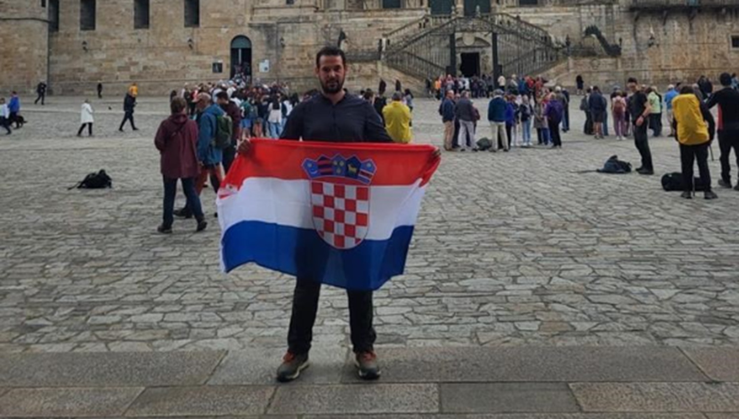 Vatrogasac krenuo pješice iz Solina u Rim: 'Ljudi su skroz susretljivi'