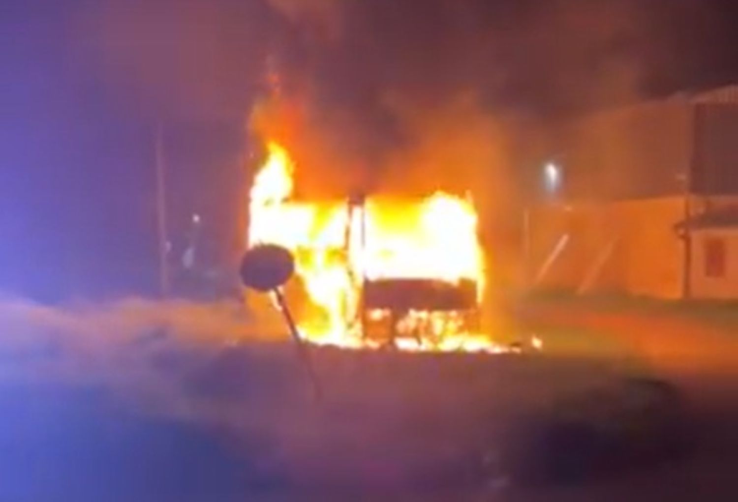 Besplatno je prevozio studente na prosvjede: 'Došlo je da su mi počeli paliti autobuse'