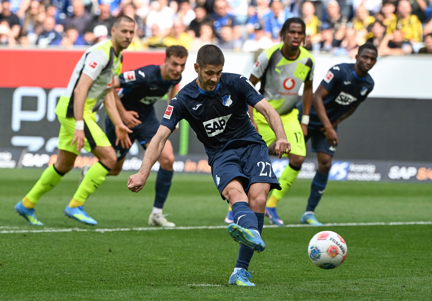 U Bundesligi ispisana povijest: Kramarić s dva gola srušio Kovača, za pobjedu zabio u 98.