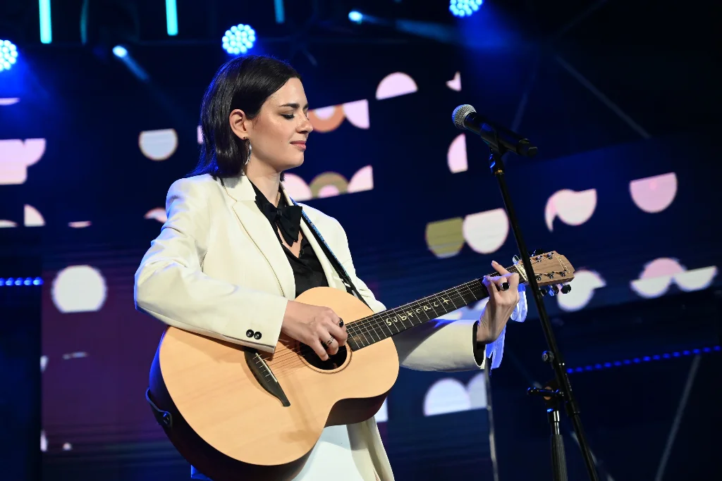 Mia Dimšić na pozornicu CMC Festivala Vodice donosi dašak Slavonije s pjesmom Negdje u ravnici