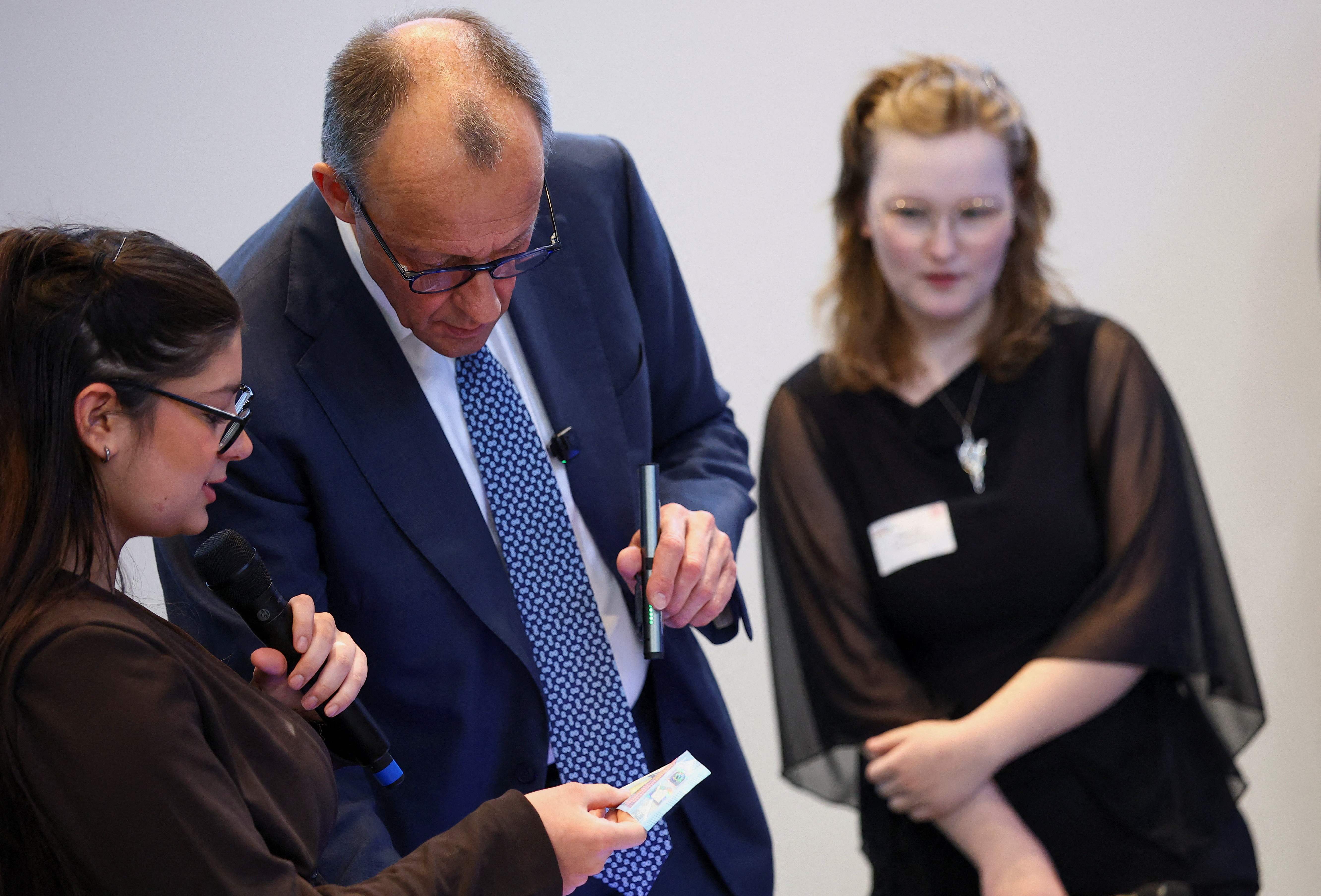 Panika u Berlinu: Ruski hakeri 'igrali se' profilima ministara na Signalu