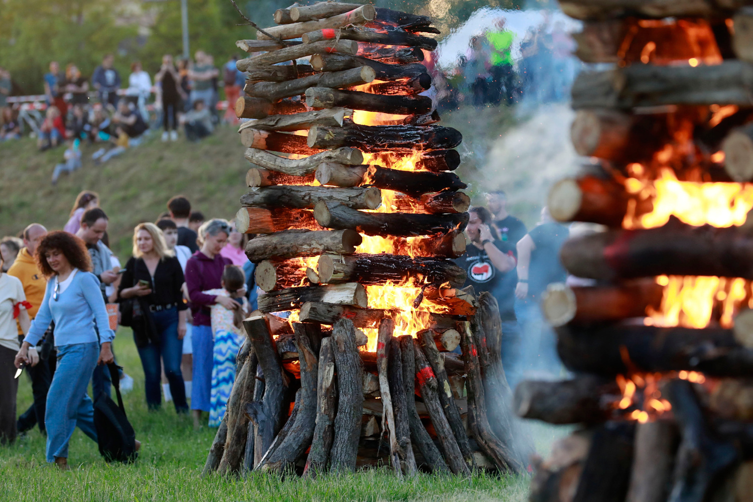 Reakcije na Trnjanske krijesove nakon pronalaska kostiju Hrvata: 'Derneče s petokrakom'