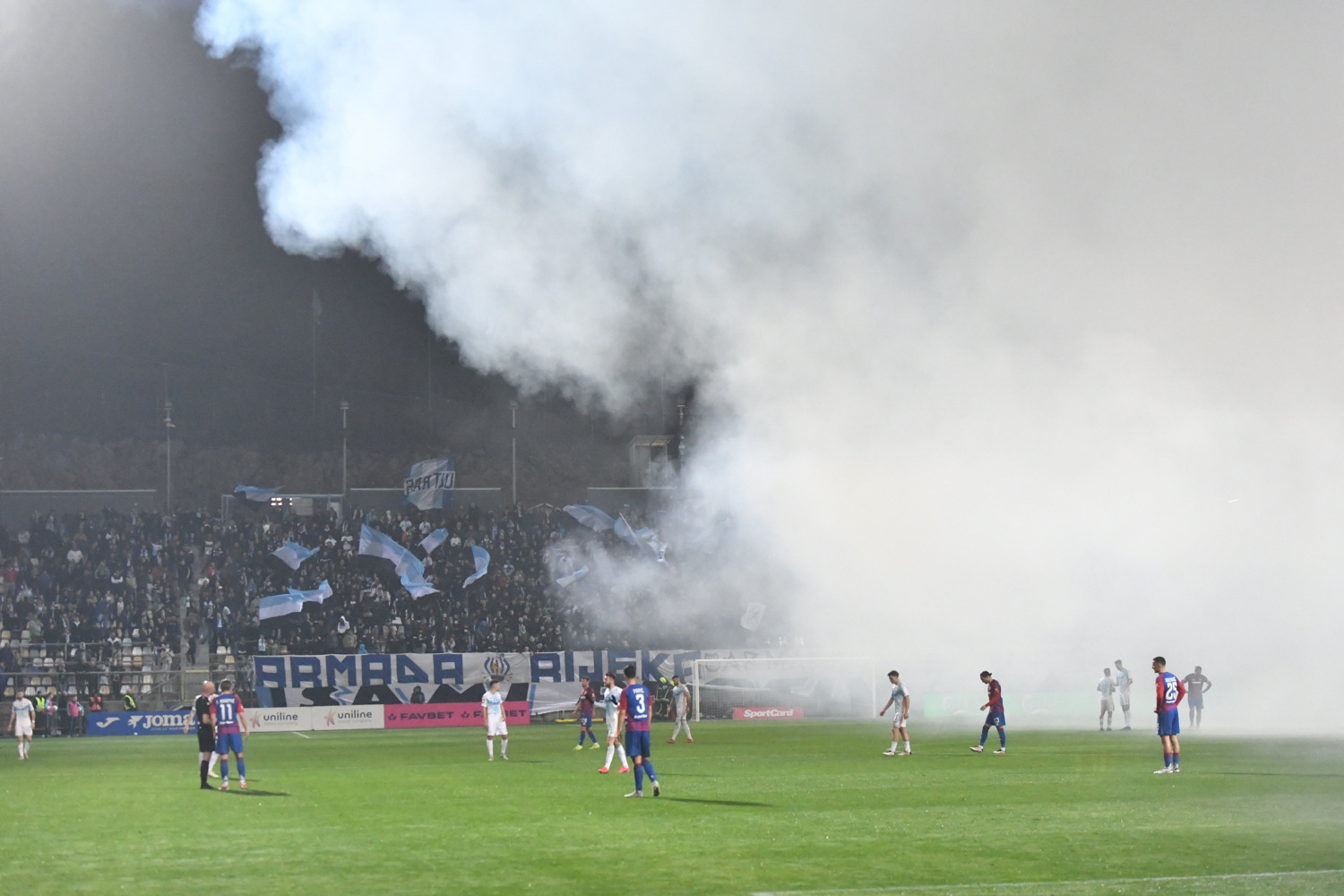 Pogledajte što je Torcidu dočekalo u Rijeci uoči utakmice: 'Od Marjana pa do Žnjana'