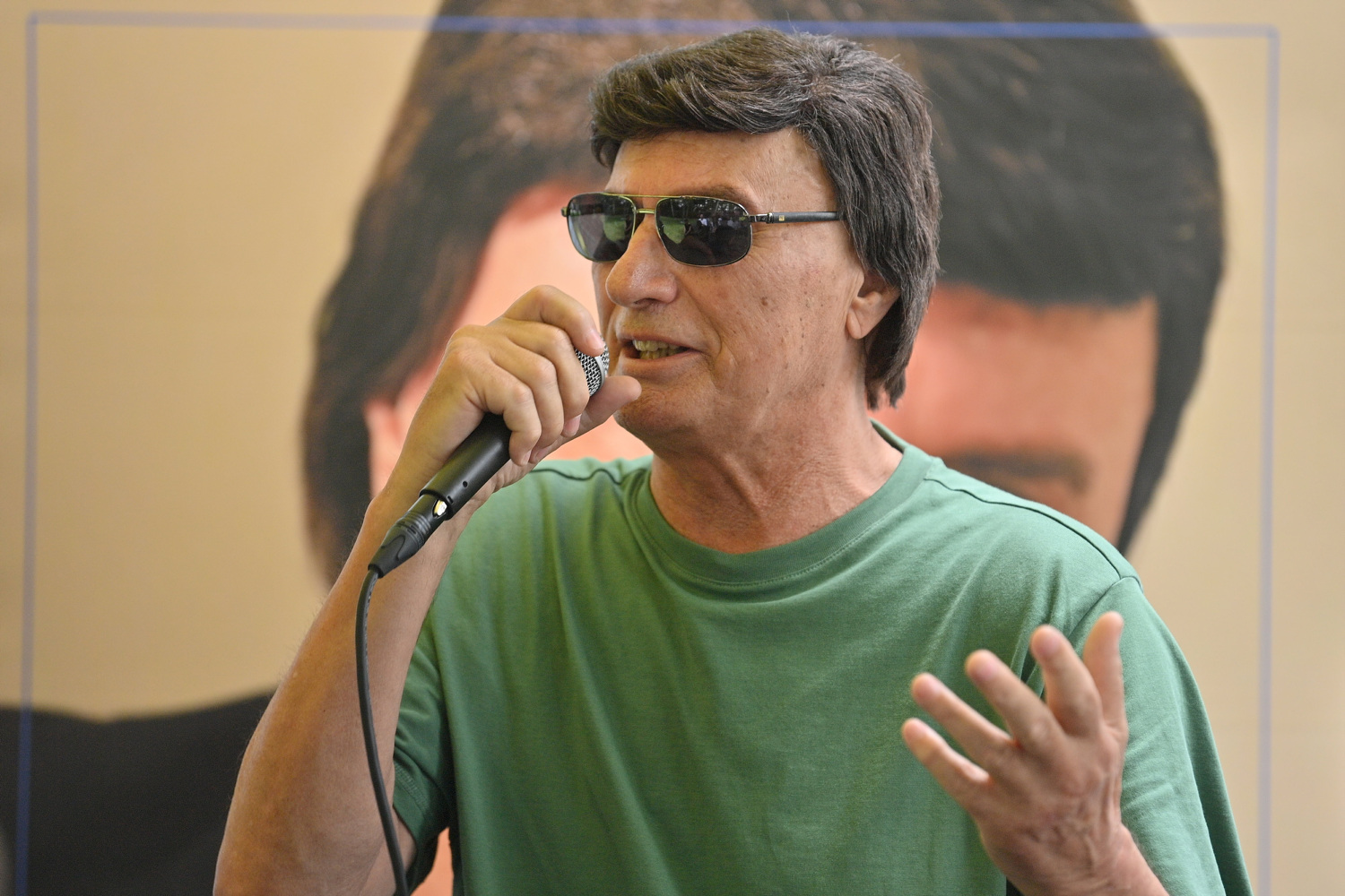 Legendarni pjevač traži hitnu intervenciju države: 'Ja bih rekao Vladi, zabranite im to'