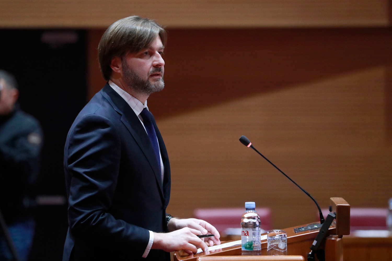 Ćorić  iznio novi Zakon o PDV-u, oporba ga zasula pitanjima: 'Na temelju čega se to određuje?'