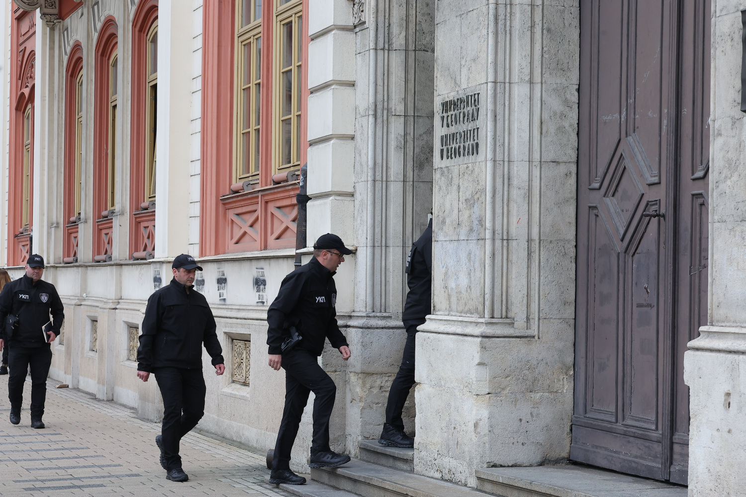 Skandal u Srbiji: Vozač pokušao probiti komemorativnu blokadu, osumnjičen za pokušaj ubojstva